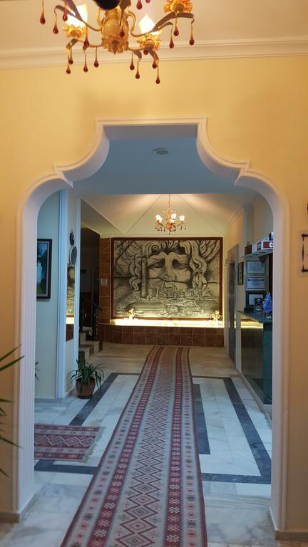 Hotel First Class Дидим Экстерьер фото